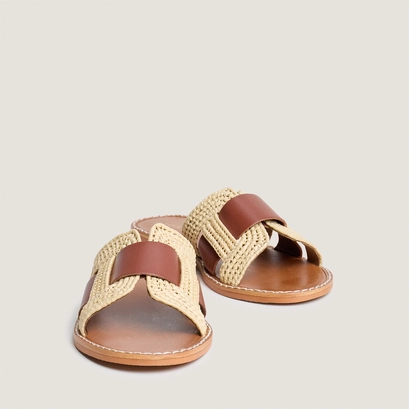Flat sandals with wide straps in beige raffia and cognac leather | wilou