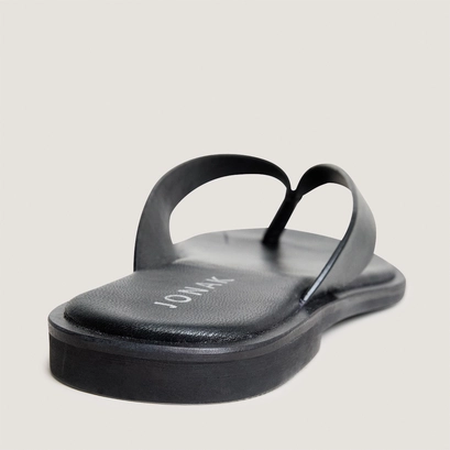 Thong sandals in black leather | WITTY