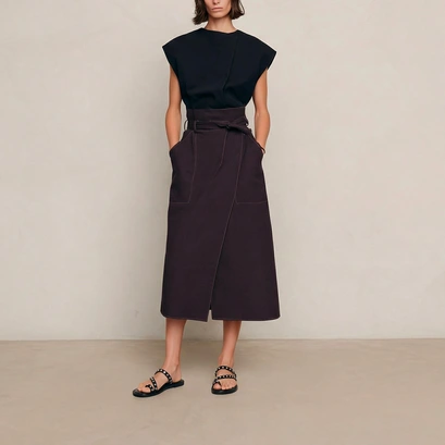 Flat sandals with thin straps in black leather | WICKET