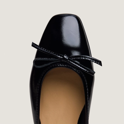 Laced mules in black pleated patent leather | niccolo