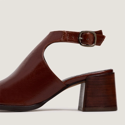 Heeled sandals with an open back in brown patent leather | benita