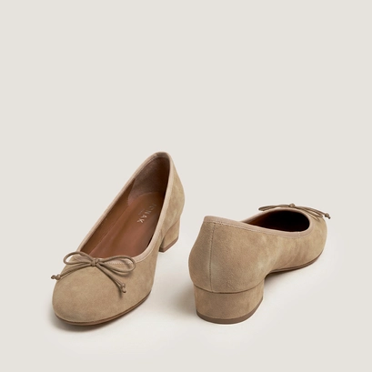 Heeled ballet flats in camel and beige suede | dadou