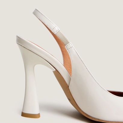 Pointed-toe slingback pumps in ecru patent leather | dressy