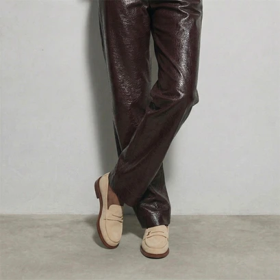 Round-toe monogram loafers in sand split leather | duedi