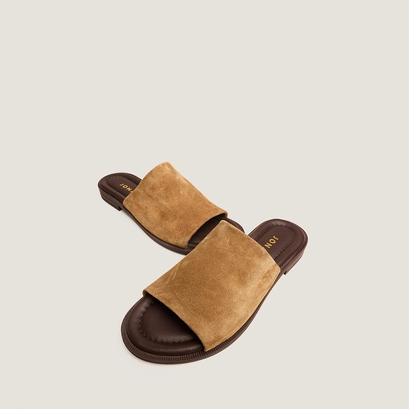 Thin-sole mules in tabacco slipt leather | janet