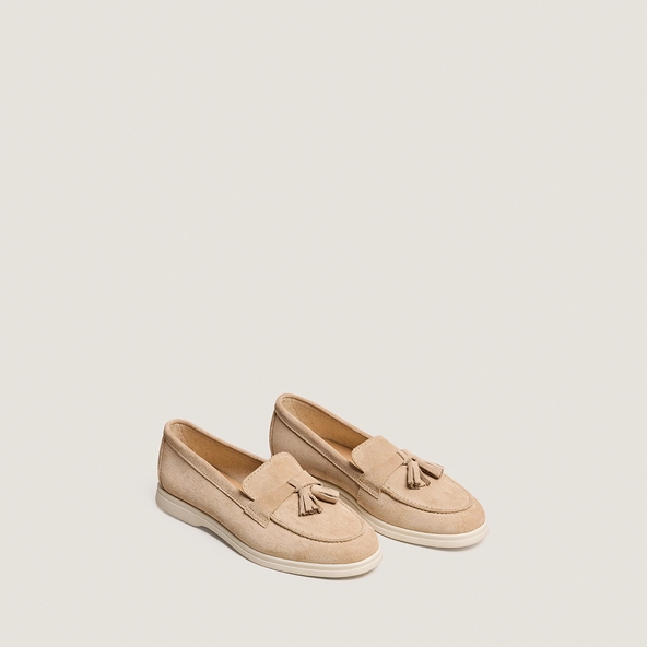 Soft tasseled loafers in ivory split leather | NUIT