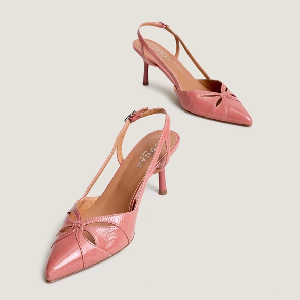 Pointed-toe slingback pumps in dusty rose pleated patent leather | DAMOUR