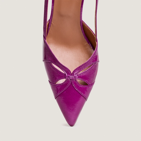 Pointed-toe slingback pumps in purple pleated patent leather | DAMOUR
