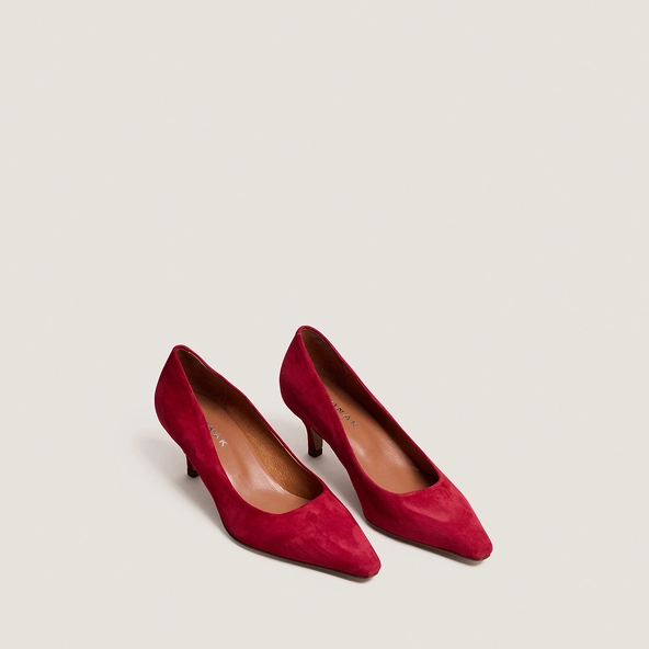 Pointed-toe pumps in berry red suede | DEBRIEF