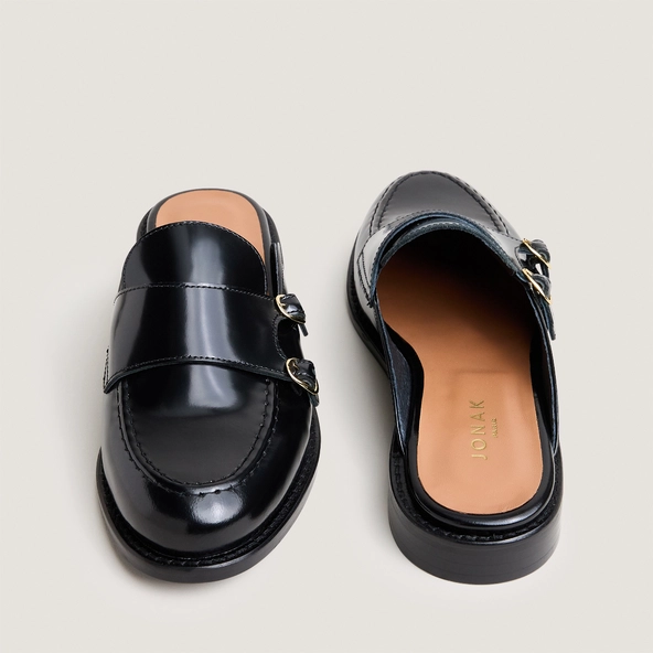 Round-toed mules in black glazed leather | DISTANT