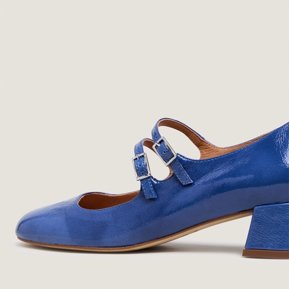 Double-strap Mary Janes in steel blue pleated patent leather | DUNY
