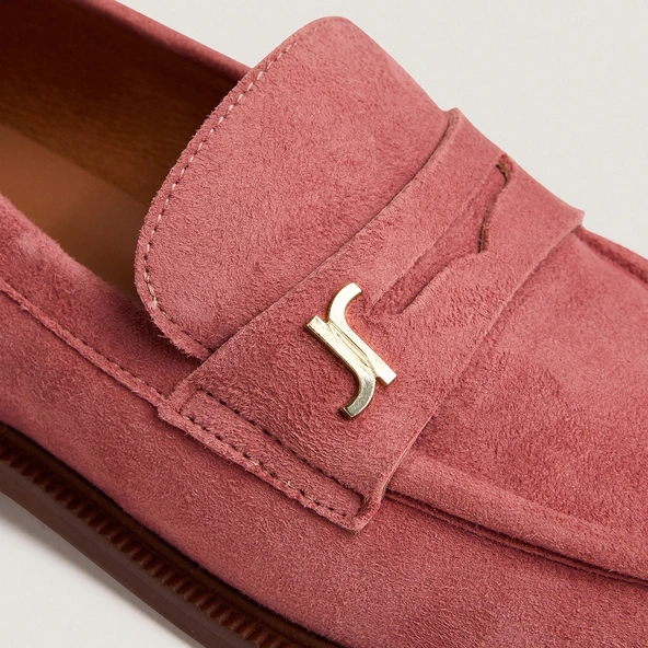Round-toed loafers with monograms in dusty rose suede | DUEDI