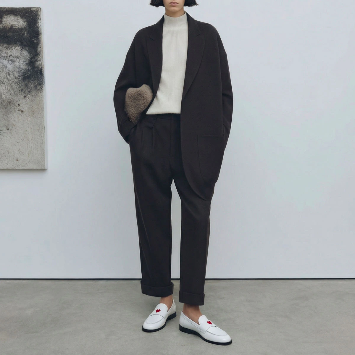 Round-toed loafers with heart details in dusty white pleated patent leather | DONJUAN