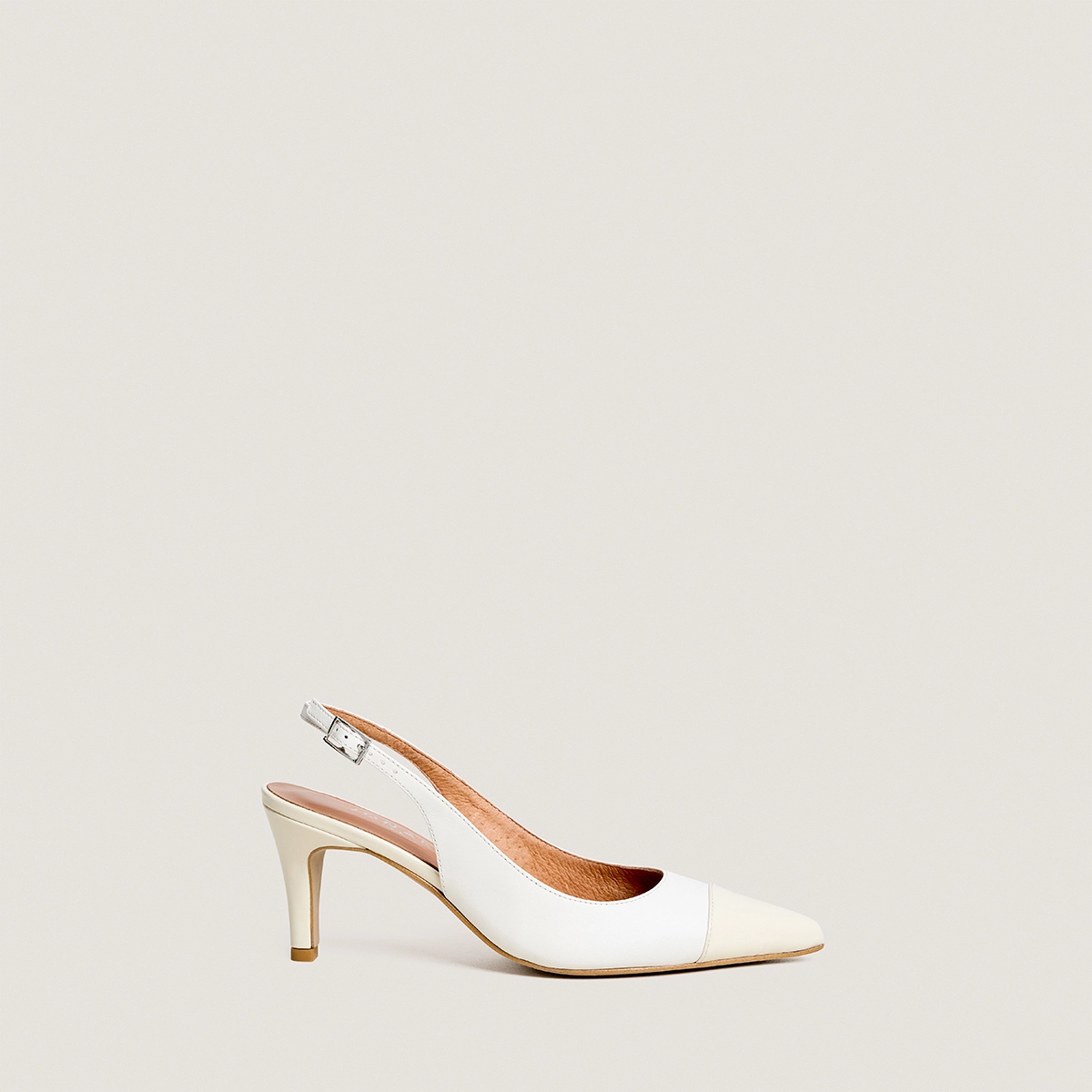 Slingback pumps in ecru leather and patent leather | DESTELLE