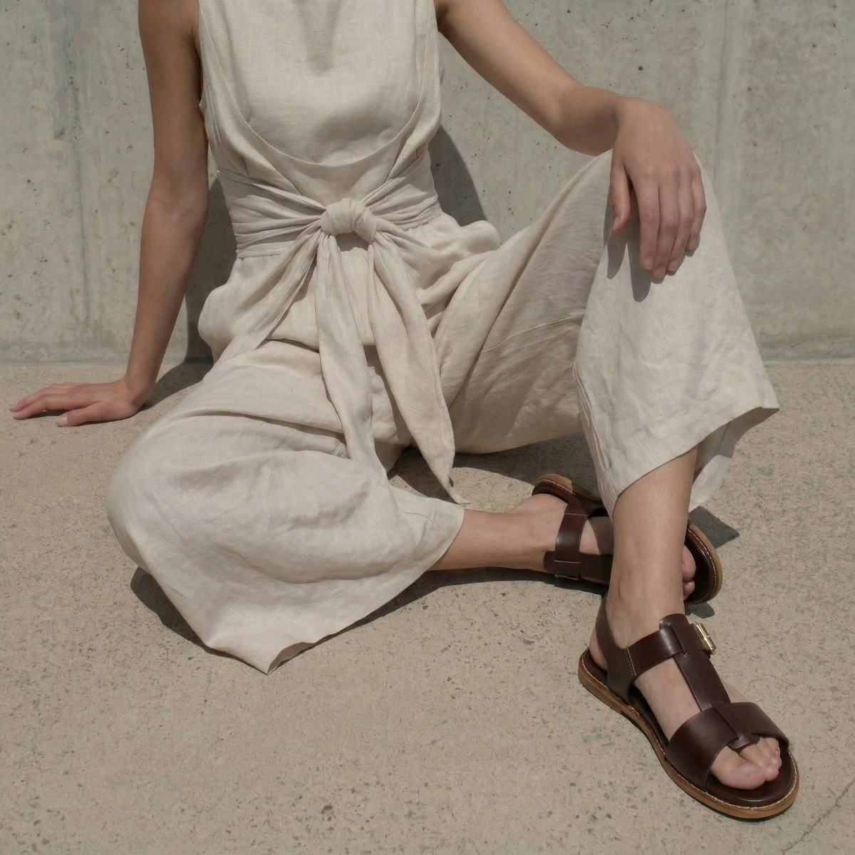 Adjustable sandals with large buckles in reddish-brown leather | ACCOCA