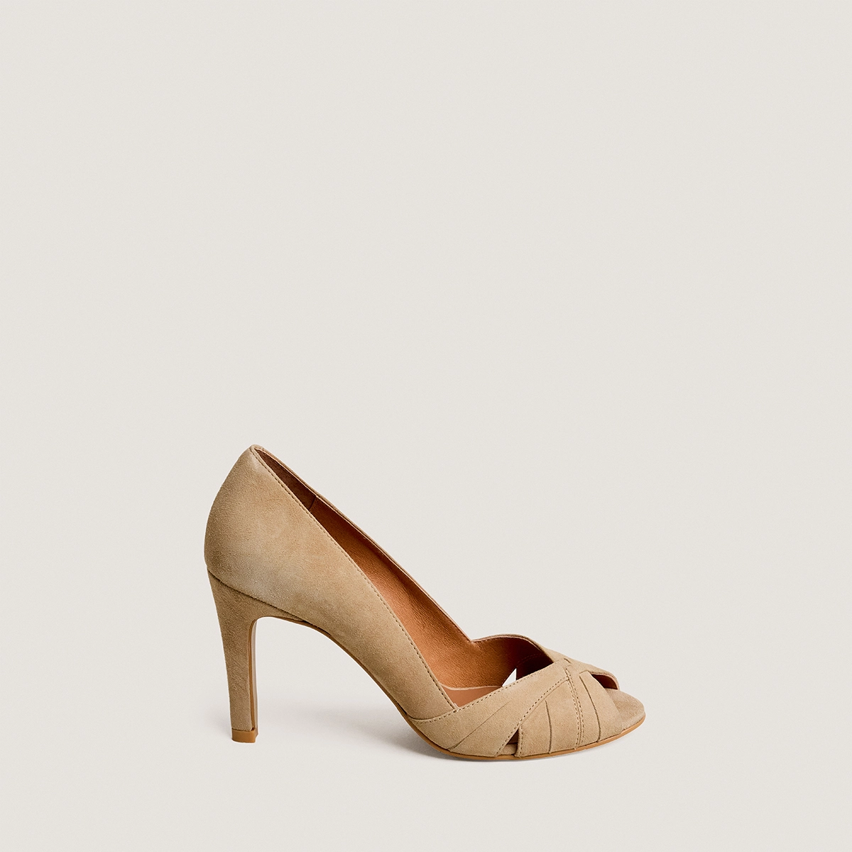 Peep-toe pumps in camel suede | DALBA