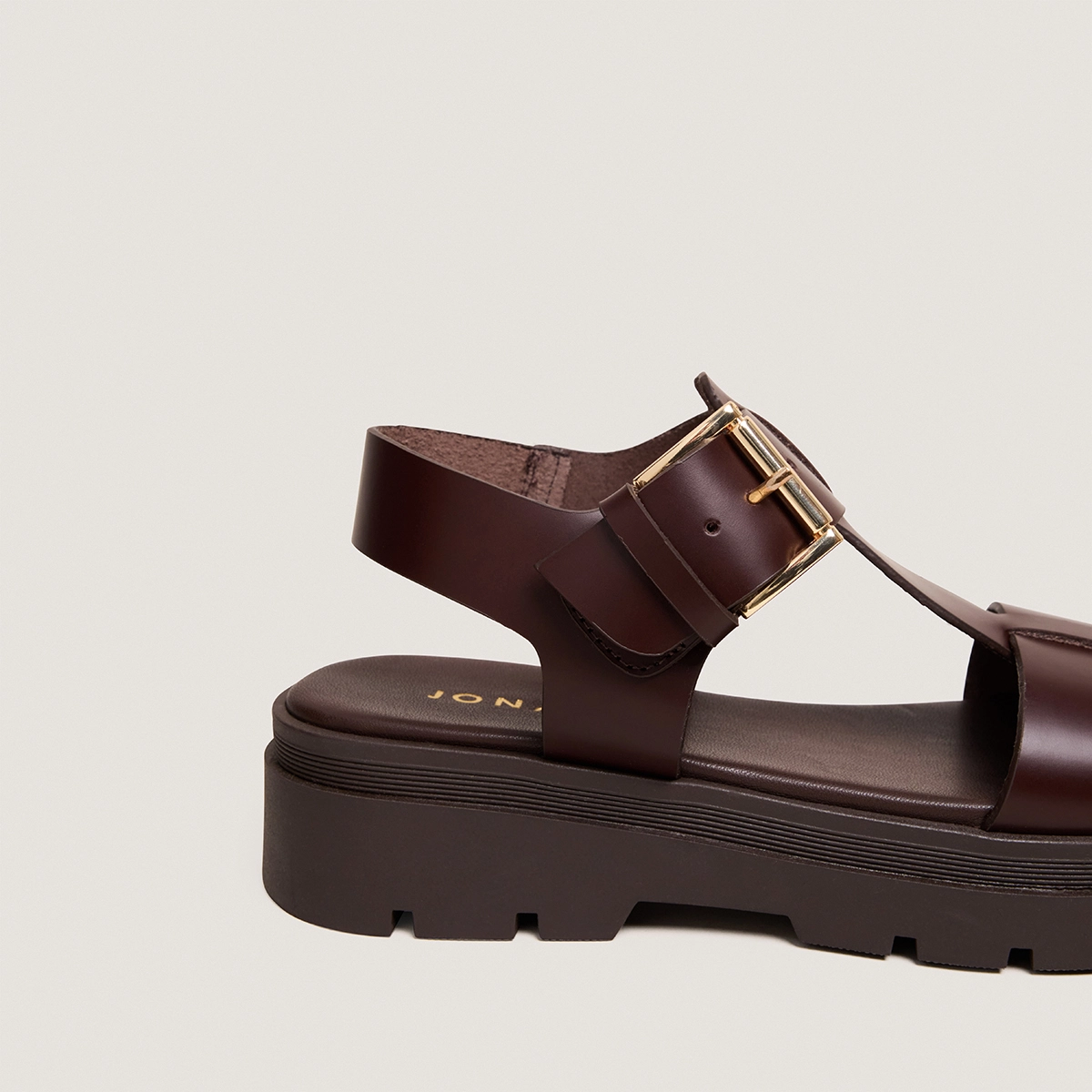 Platform sandals with wide straps in brown leather | LISBONNE