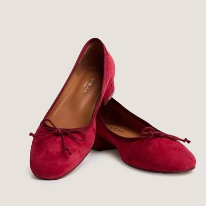 Ballet flats with heel in berry red suede | dadou