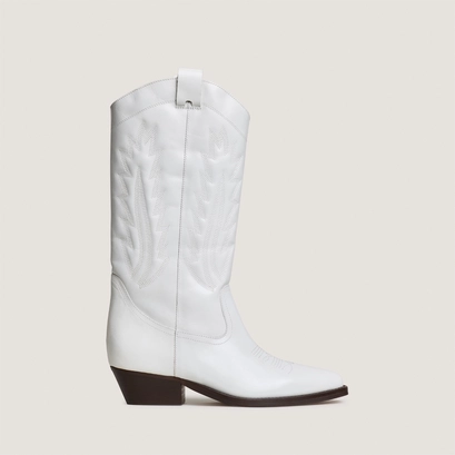 Pointed-toe boots with visible stitching in white aged leather | delea