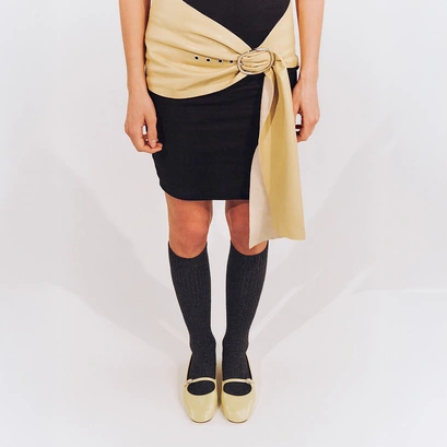 Square-toed ballet flats in pale yellow pleated patent leather | div