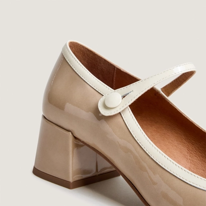 Square-toe heeled mary janes in beige and ecru patent leather | donzai