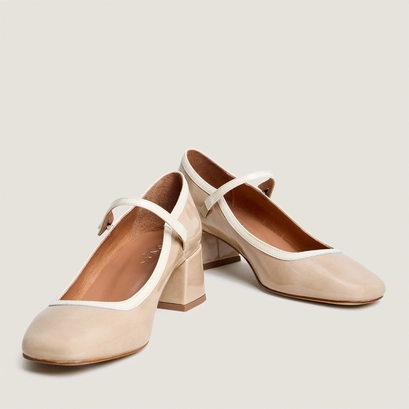 Square-toe heeled mary janes in beige and ecru patent leather | donzai