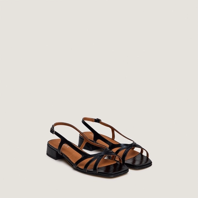 Low-heel sandals black