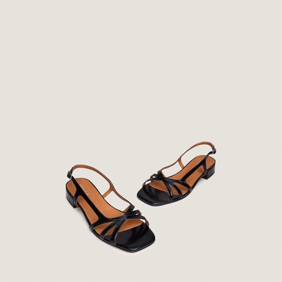 Low-heel sandals black