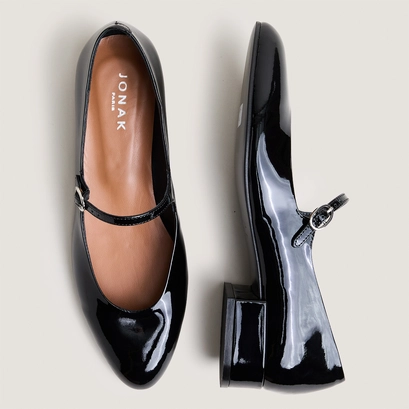 Low-heel mary janes in black patent leather | desance