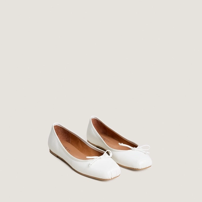 Square-toe lace-up ballet flats in ecru leather | domine