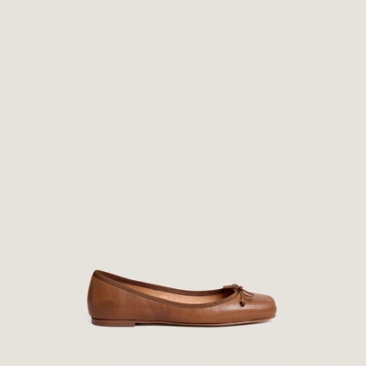 Square-toe lace-up ballet flats in hazelnut leather | domine