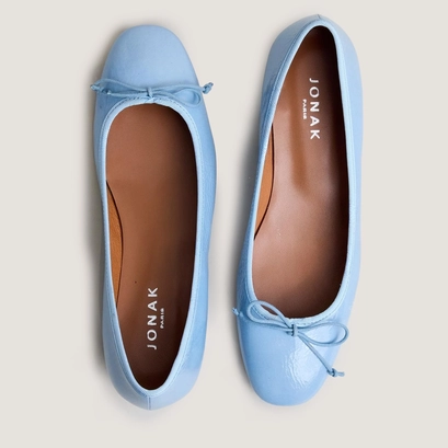 Heeled ballet flats in sky blue pleated patent leather | DADOU