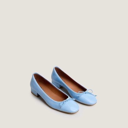 Heeled ballet flats in sky blue pleated patent leather | DADOU