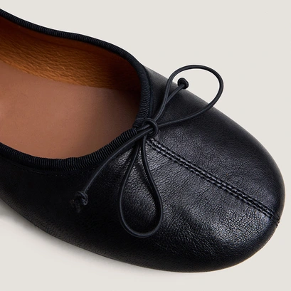 Lace-up ballet flats black