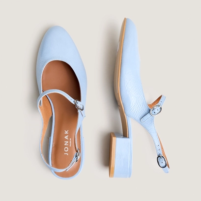 Round-toe slingbacks in sky blue pleated patent leather | davo