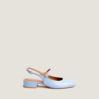 Round-toe slingbacks in sky blue pleated patent leather | davo
