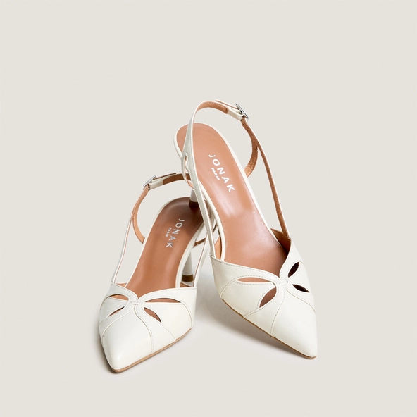 Pointed-toe slingback pumps in ecru glossy leather | DAMOUR