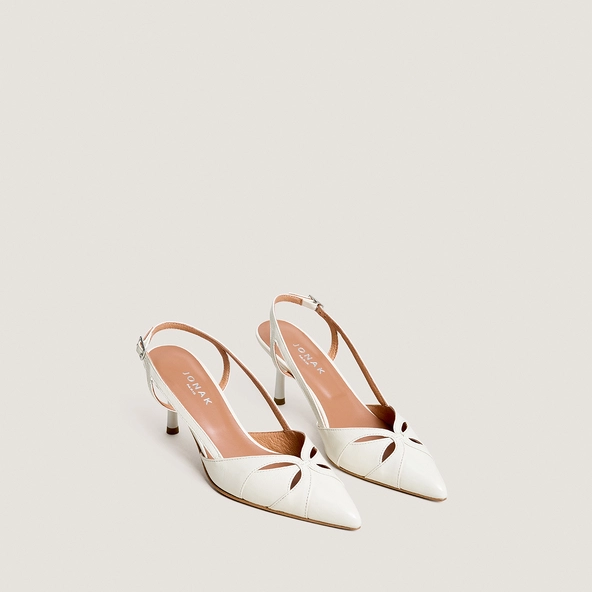 Pointed-toe slingback pumps in ecru glossy leather | DAMOUR