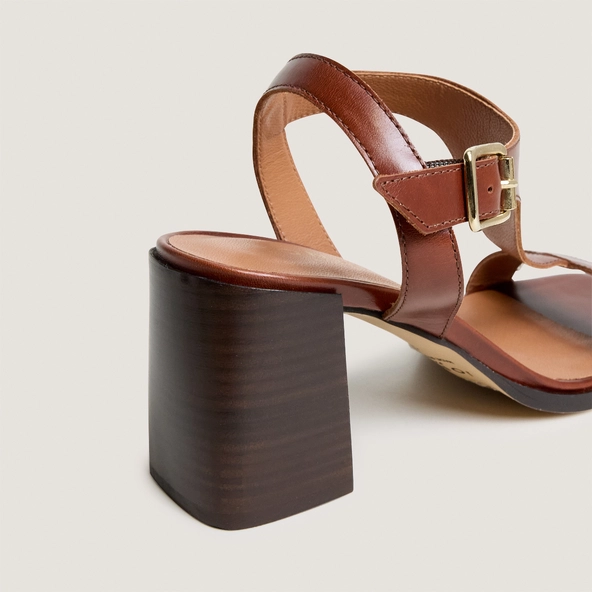High laminated-heel sandals in brown leather | VODKA