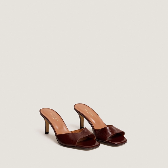Heeled mules in brown glossy leather | VERTIGO