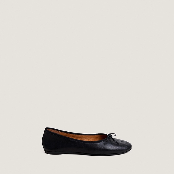 Lace-up ballet flats in black leather | DALLETTE