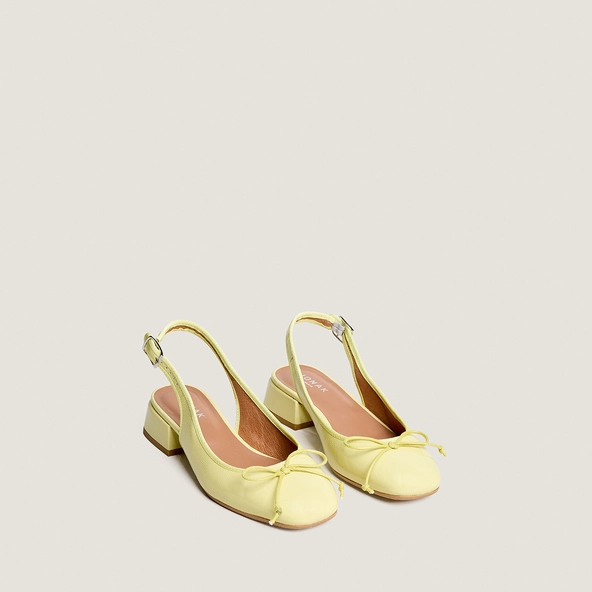 Slingbacks ballet flats in pale yellow pleated patent leather | DYBILO