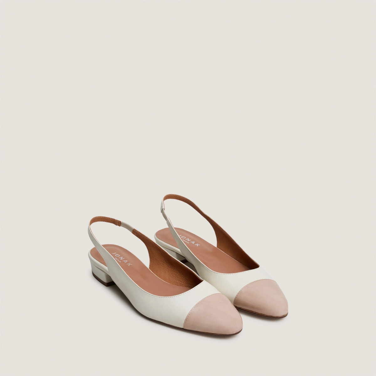 Low-heeled slingback ballet flats in beige patent leather and ecru aged leather | DECISION