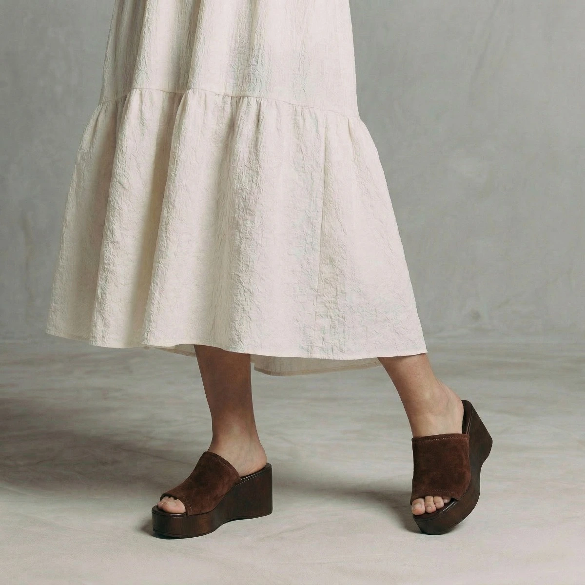Heeled wedge mules in dark brown split leather | ESMEE