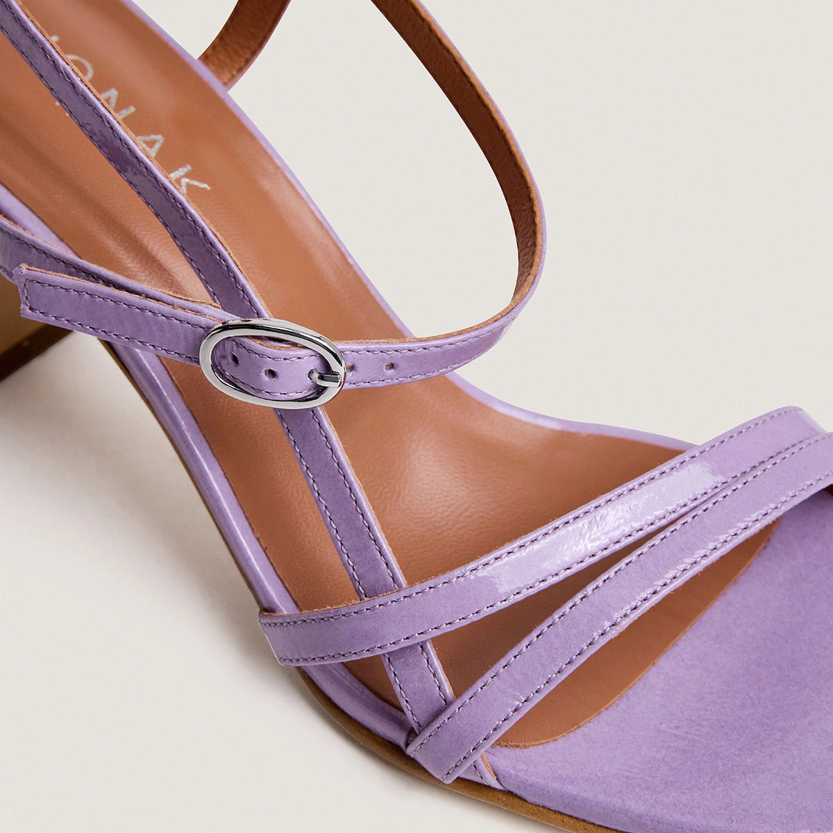 Strappy heeled sandals in lilas pleated patent leather | VICOMTE