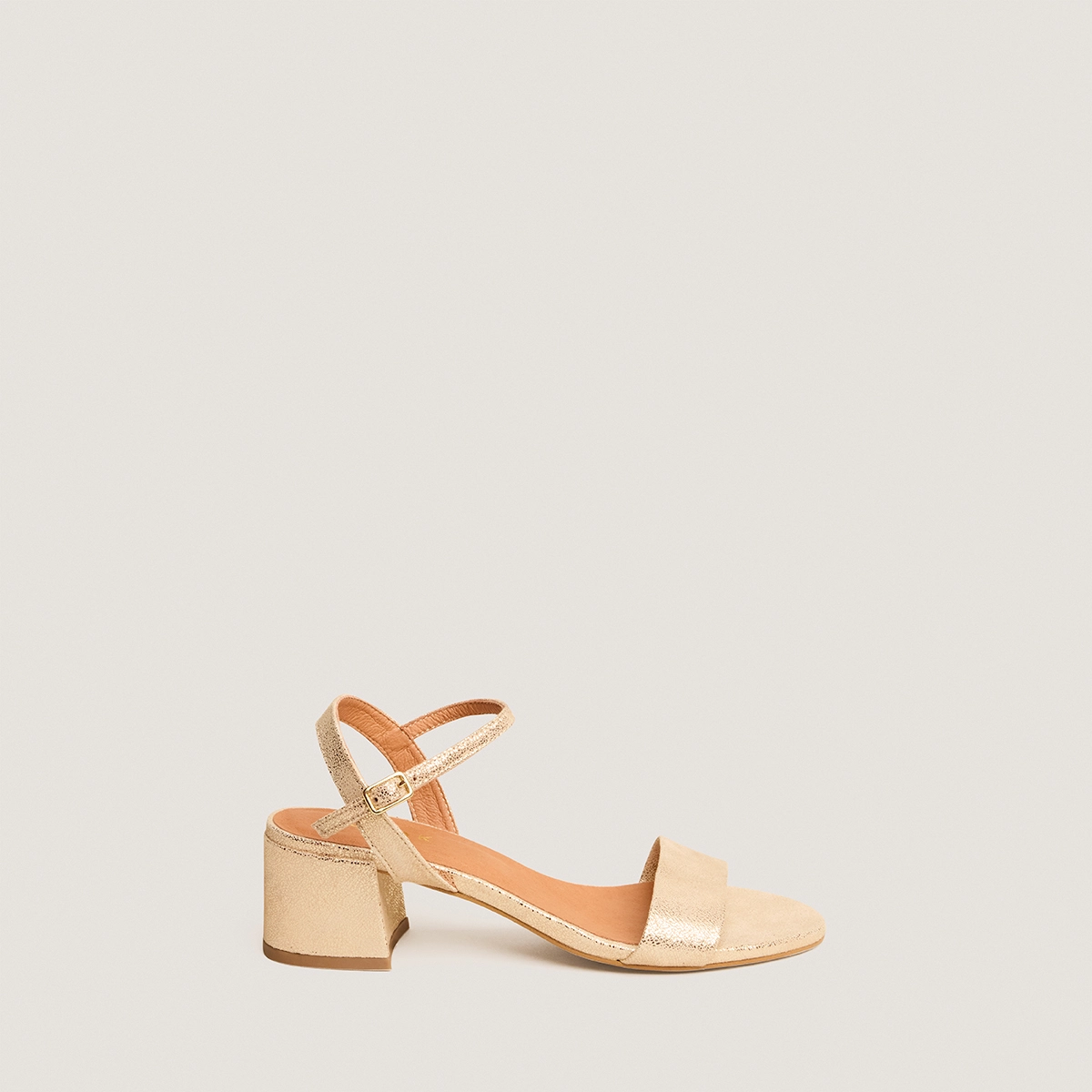 Round-toe heeled sandals in platinum laminated suede | ANKER