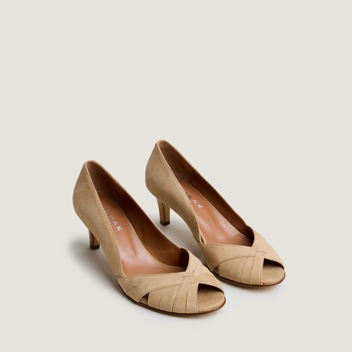 Low-heel pumps in camel suede | DAMIENNE