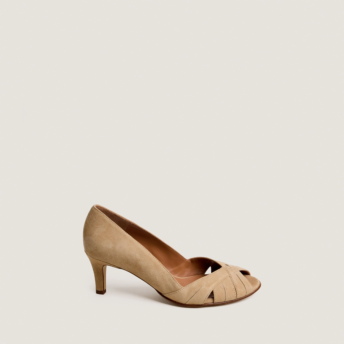 Low-heel pumps in camel suede | DAMIENNE
