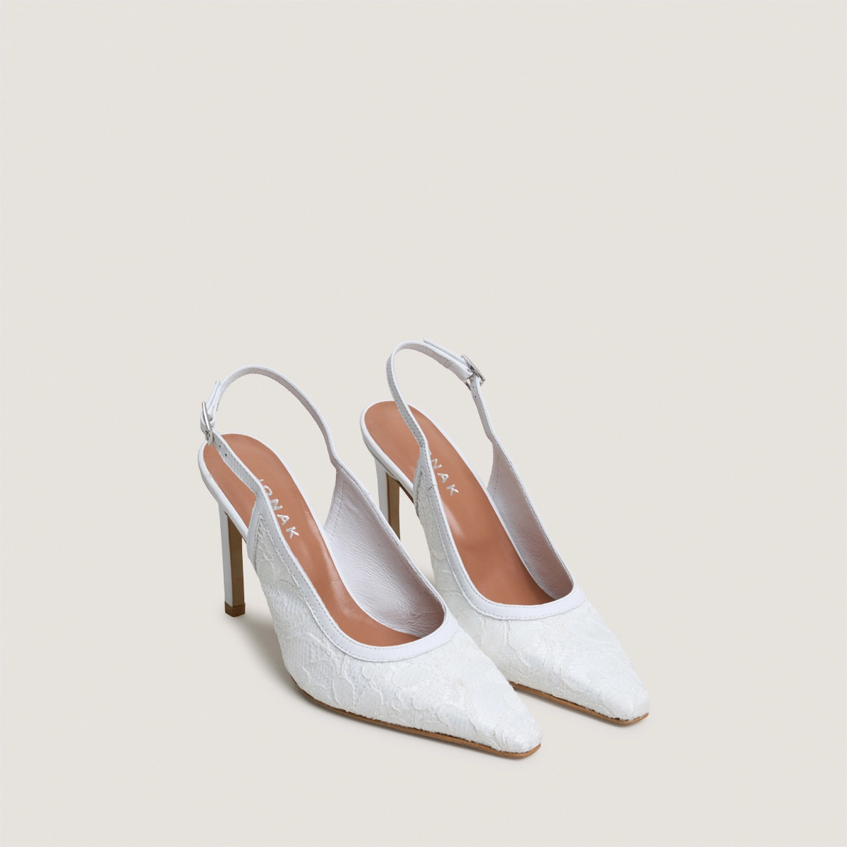 Pointed-toe slingback pumps in whithe lace and white leather | DAXA