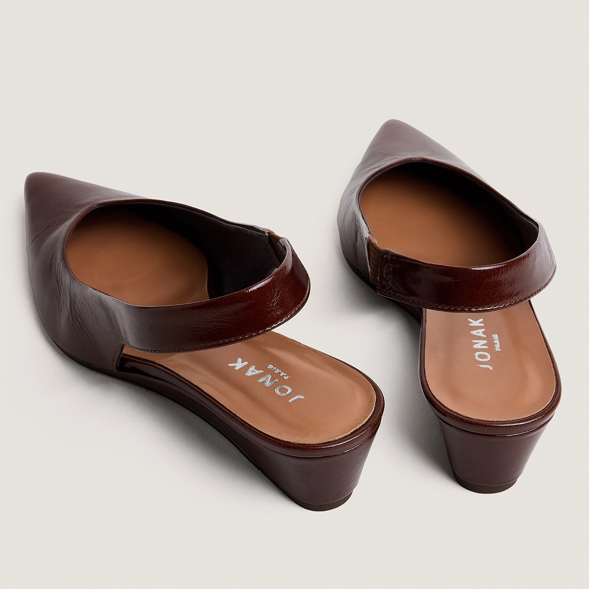 Low-wedge slingback pumps in brown shiny leather | DOLEANCE
